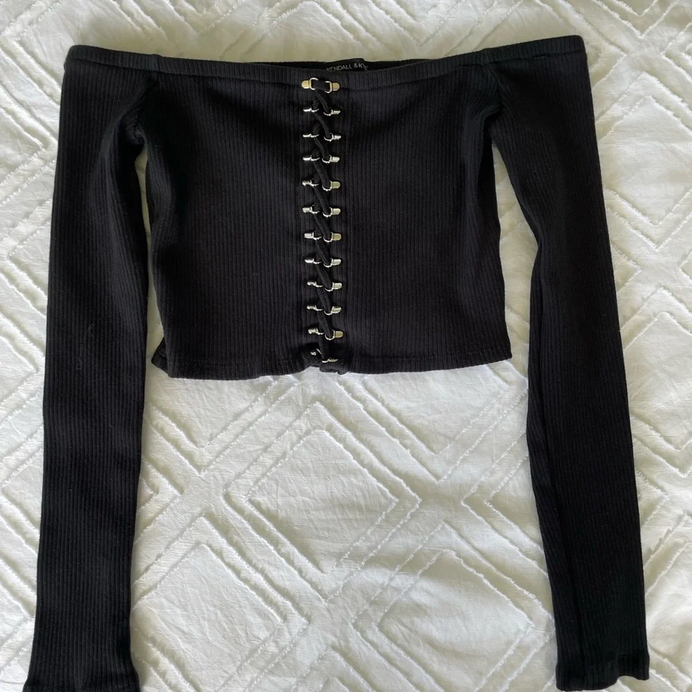 Kendall & Kylie Off The Shoulder Crop Top - Picture 2 of 4